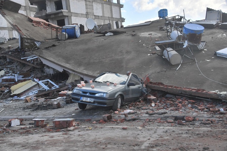 Турецкие власти рассказали, почему рухнули здания при землетрясении