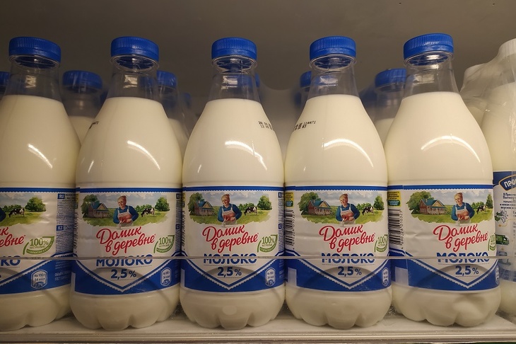 Российские производители молока начали скрывать уменьшение продукта в упаковке надписью «1 кг»