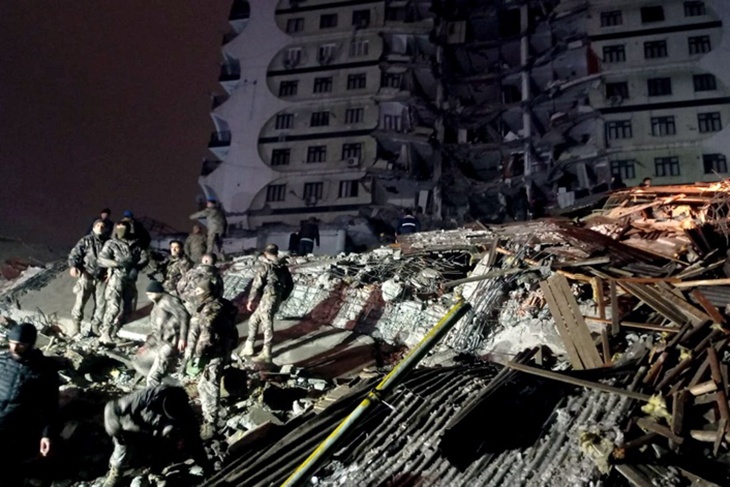 Более 300 человек погибли при землетрясении в Турции и Сирии