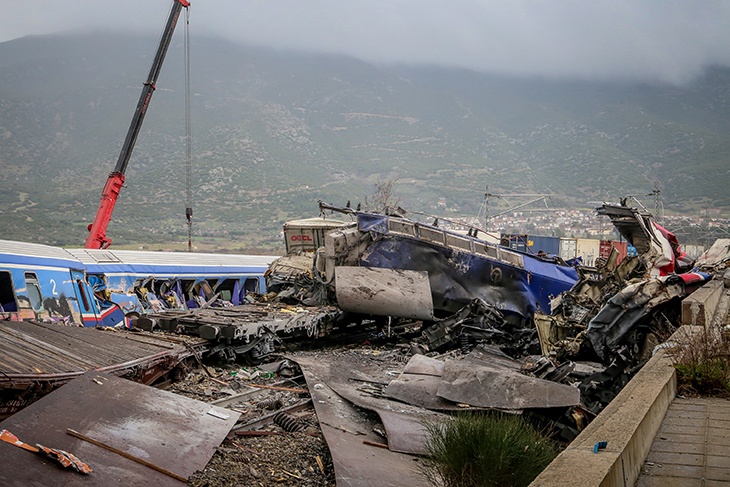 19 человек погибли и 85 пострадали после столкновения поездов в Греции