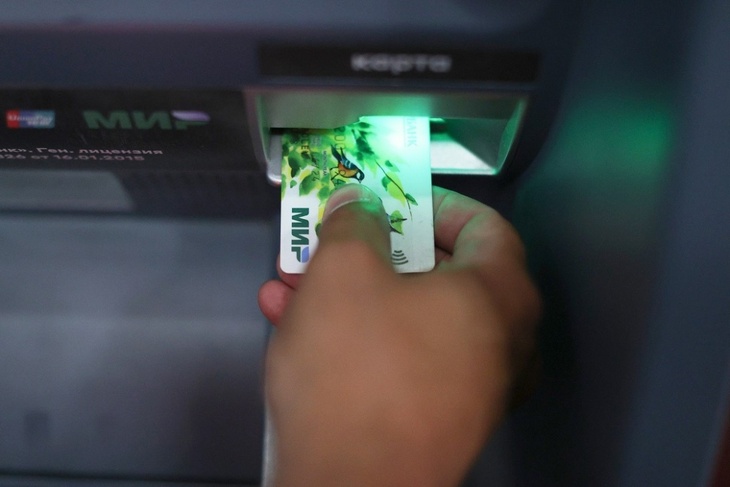 С лета в России начнут работать платежные стикеры, которые вытеснят пластиковые карты