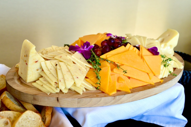 Диетолог Соломатина объяснила, кому не стоит есть сыр