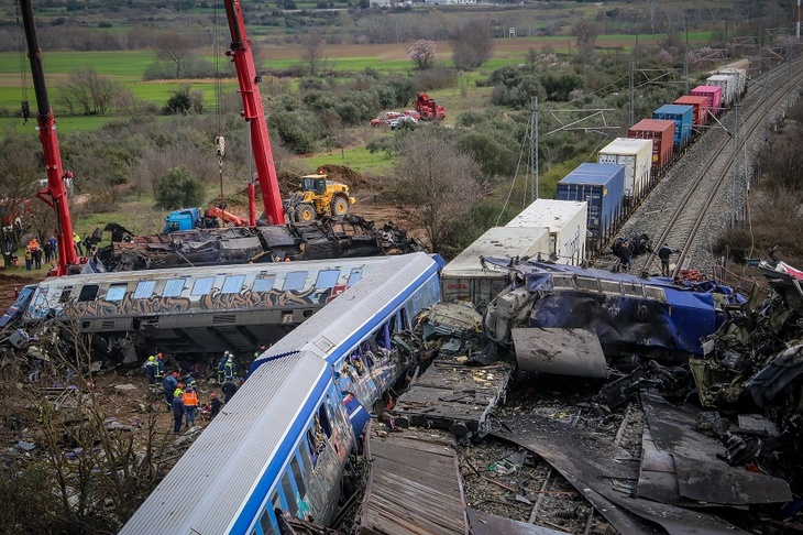 Число жертв столкновения поездов в Греции выросло до 36