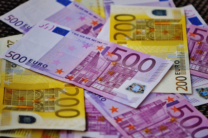 Экономист объяснил повышение курса евро до 84 рублей