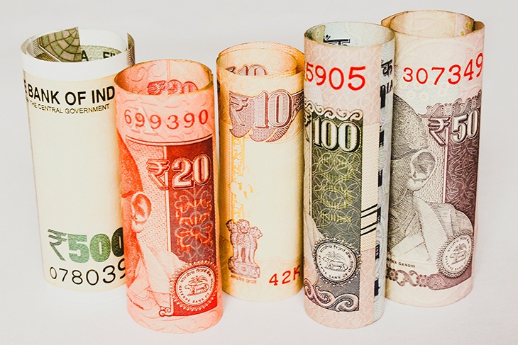 «Будем учиться работать с альтернативными валютами»: эксперт объяснил подрыв господства доллара 