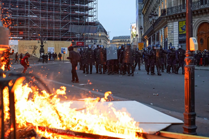 Французский парламентарий призвал защитить митингующих от полиции