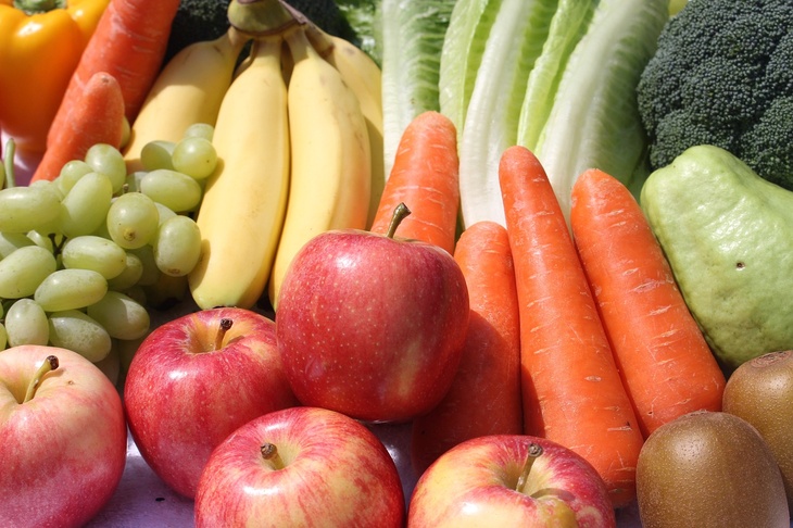 Врач посоветовала съедать не менее 380 граммов фруктов и овощей в день