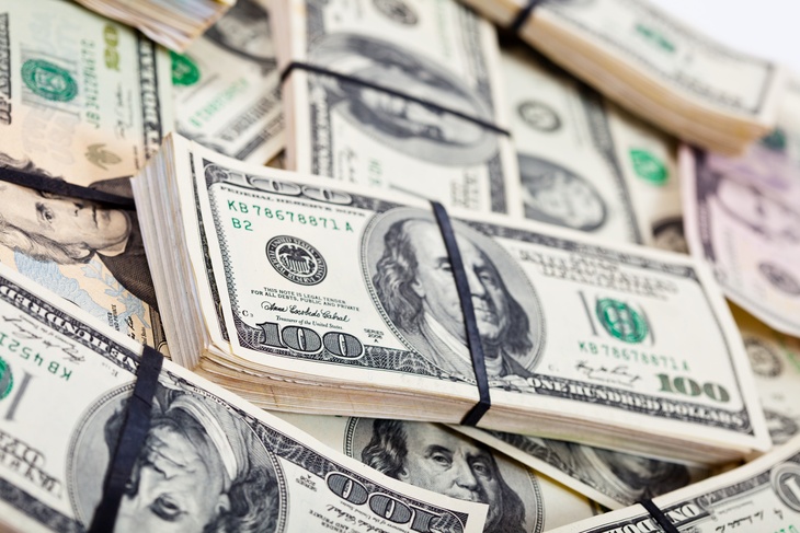 Экономист Прокофьев объяснил рекордный рост доллара и евро