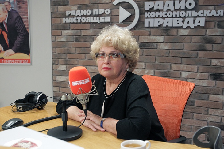 Муж привел в политику и оставил ее: как Людмила Нарусова из историка стала сенатором