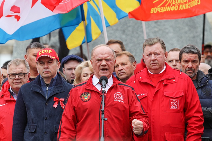 Старожил Госдумы: как потомственный пчеловод Геннадий Зюганов стал депутатом и не стал президентом