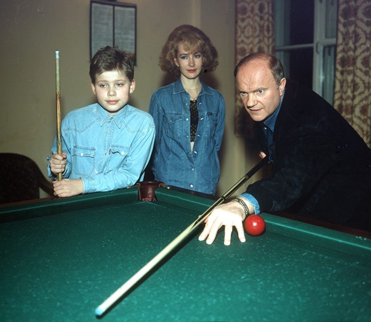 Старожил Госдумы: как потомственный пчеловод Геннадий Зюганов стал депутатом и не стал президентом