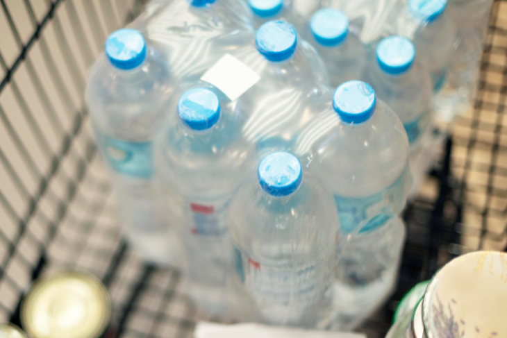 Эксперт Роскачества рассказала, как выбрать качественную воду в магазине