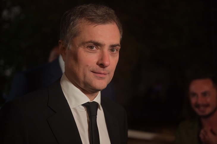 Из охранников – в помощники президента РФ: биография Владислава Суркова