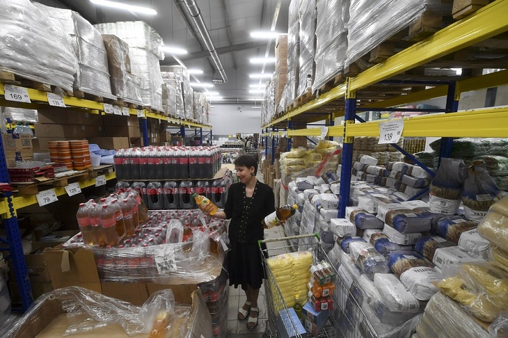 В московских магазинах «Светофор» выявили больше десятка тонн опасных продуктов 