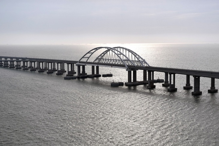 ЧП на Крымском мосту стало причиной остановки движения автомобилей 