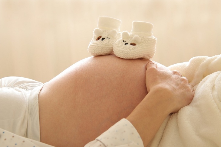 Гинеколог посоветовала, как избавиться от отеков во время беременности