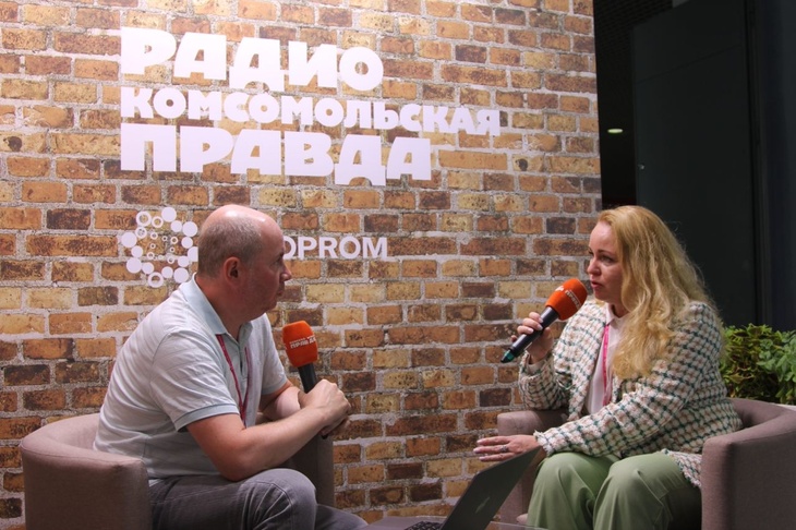 Генеральный директор B2B-маркетплейса «Максмарт» Елена Суховей в студии Радио «Комсомольская правда» на Иннопроме