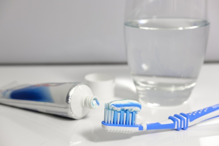 Стоматолог перечислил главные ошибки при чистке зубов