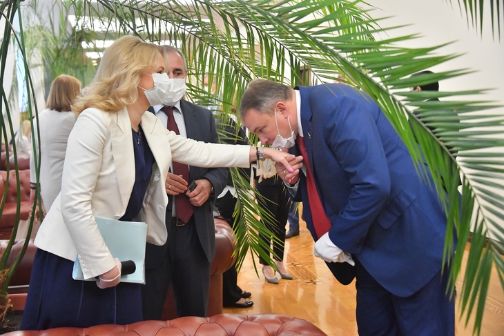 Громкие скандалы и слезы в Госдуме: самые спорные моменты из жизни Татьяны Голиковой