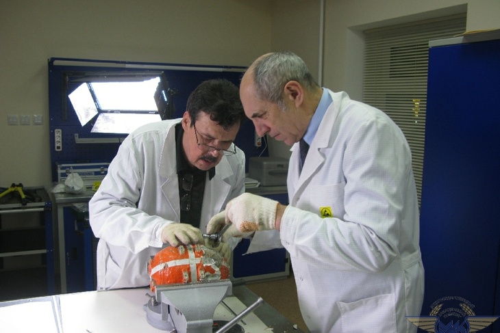 СК изъял бортовые самописцы разбившегося под Тверью самолета СК изъял бортовые самописцы разбившегося под Тверью самолета