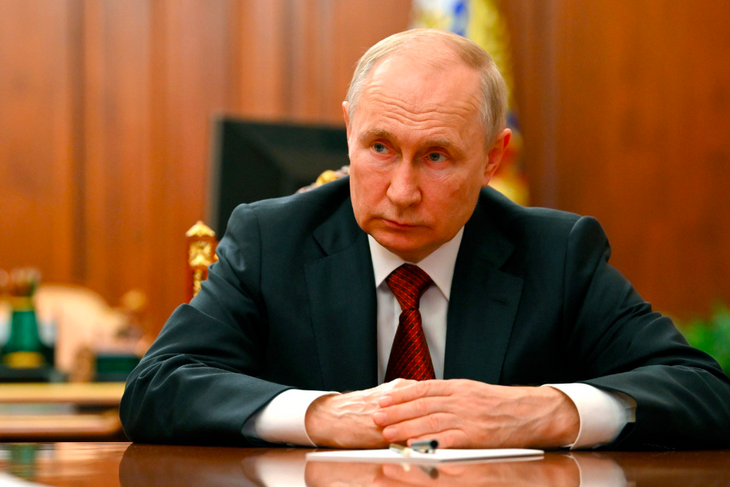 Путин внес изменения в закон о военном и чрезвычайном положении в России