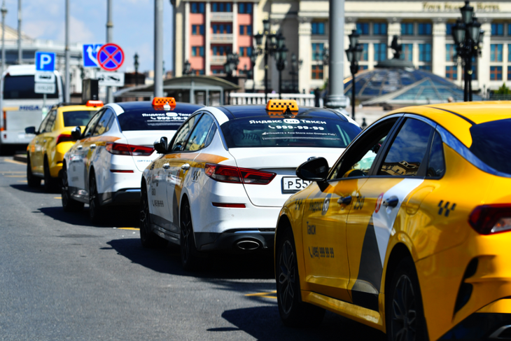 Автоэксперт заявил, что такси в Москве подорожает до 50 рублей за км уже в этом году