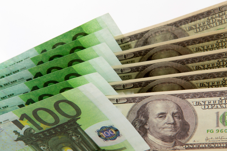 Экономист Григорьев заявил, что евро может стать дешевле доллара