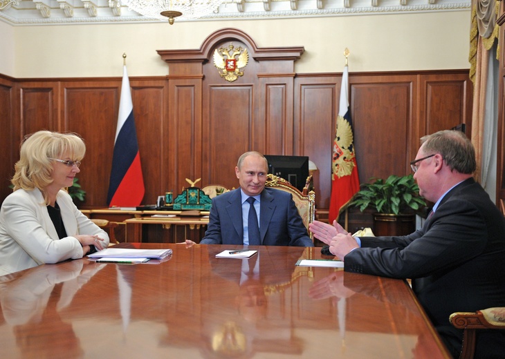 Громкие скандалы и слезы в Госдуме: самые спорные моменты из жизни Татьяны Голиковой