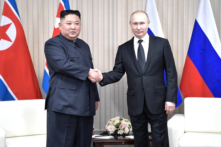 Ким Чен Ына в России встретили с красной дорожкой 