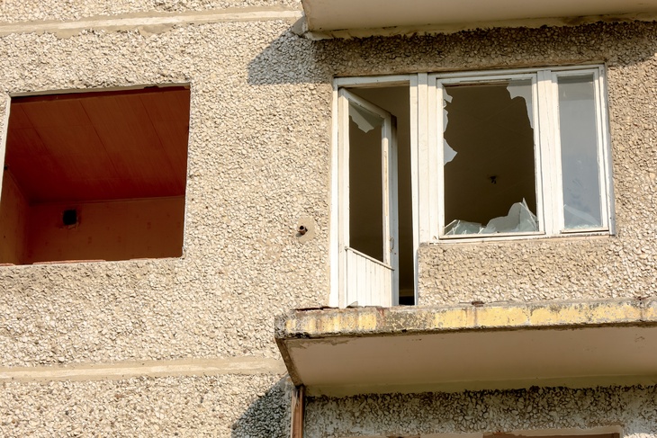 В результате удара по Севастополю в жилых домах выбило стекла 