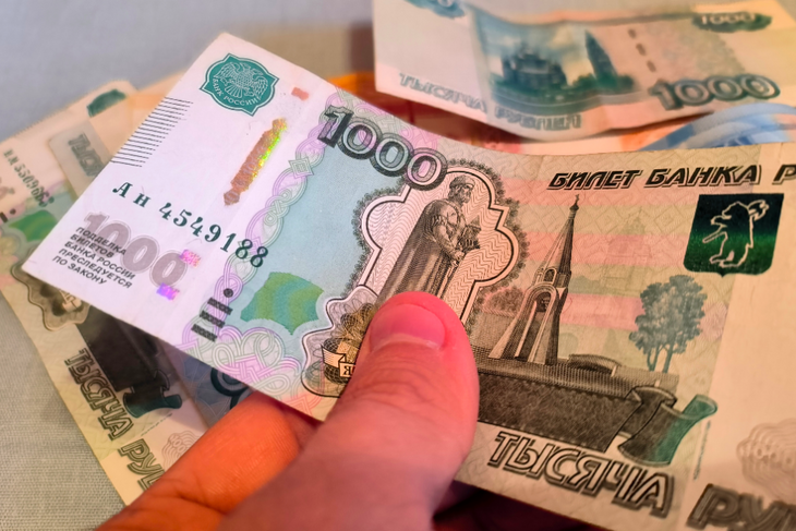Банк России в октябре покажет новые банкноты номиналом 1000 и 5000 рублей