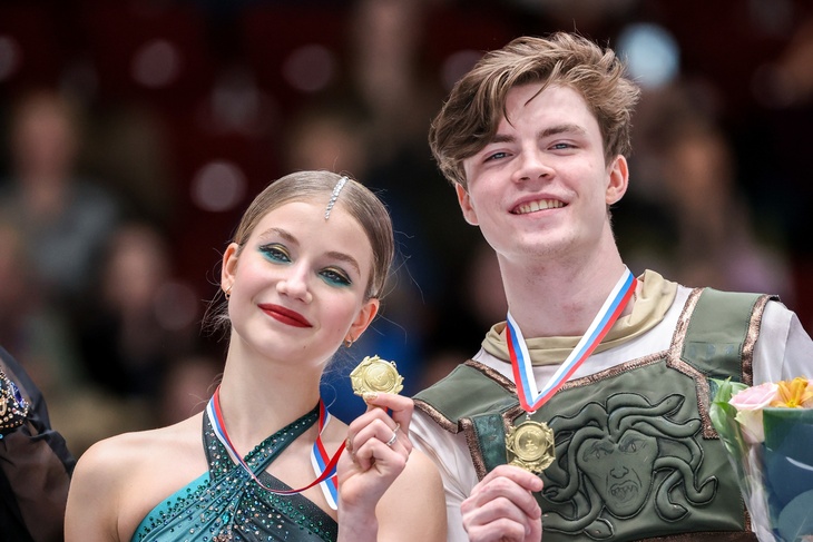 Фигуристка Кагановская заявила, что Ангелопол требовал взять его на обеспечение