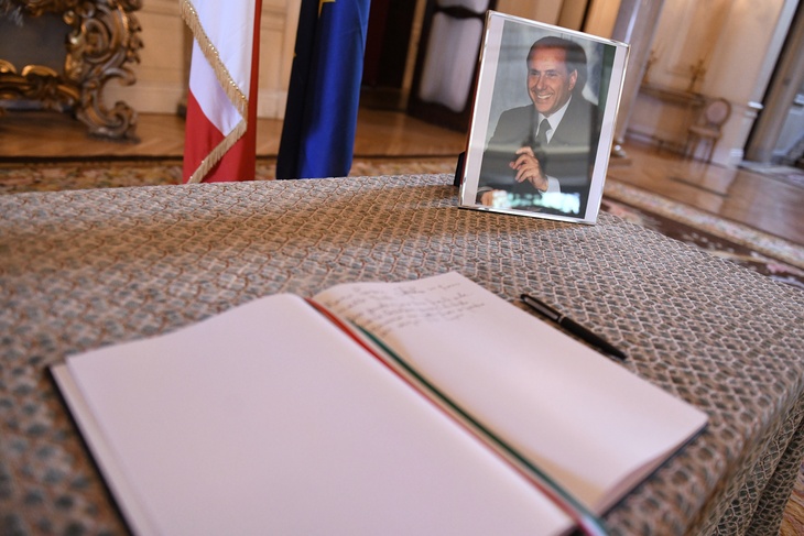 Друг Путина, любитель женщин и успешный политик: яркая жизнь Сильвио Берлускони