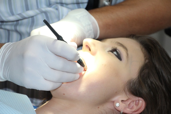 Стоматолог Левчук рассказала, что делать, если выбил зуб при падении в гололед