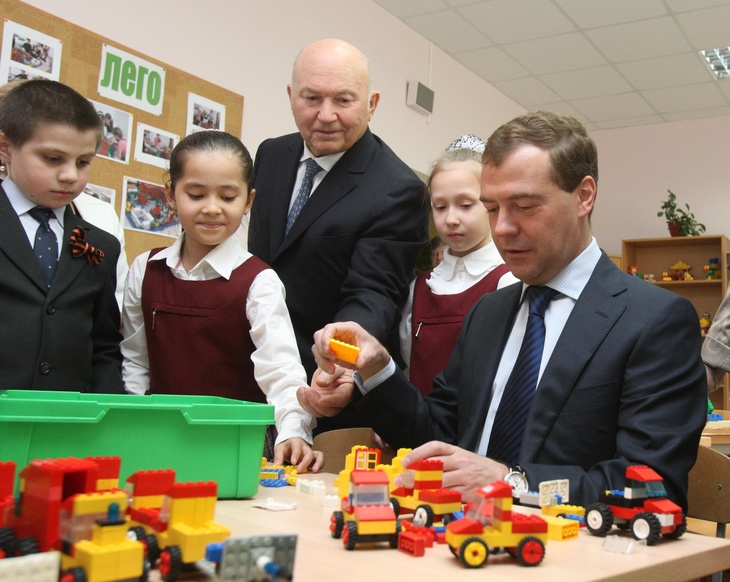 Химик и пчеловод в кепке, возглавивший столицу: биография Юрия Лужкова