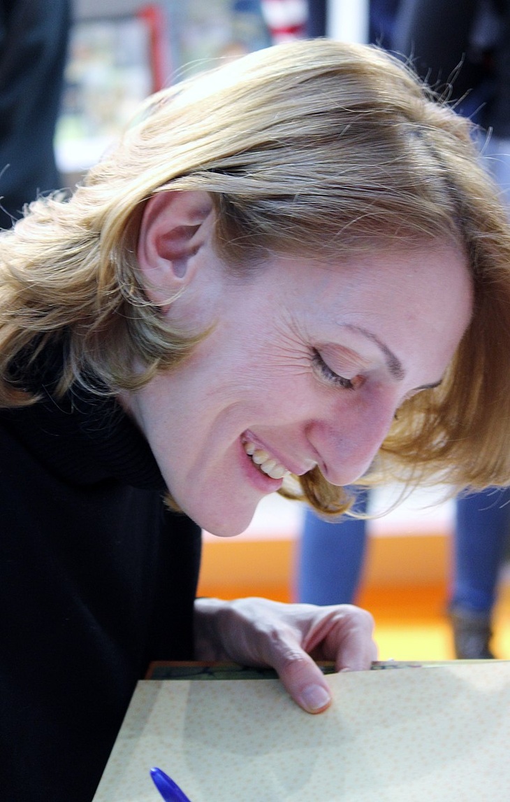 Наринэ Абгарян: личность и факты из жизни мамы «Манюни» и автора «настоящего гимна детства»