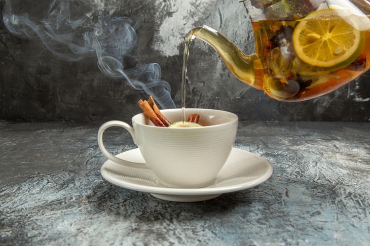 Нутрициолог рассказала, какой чай поможет избавиться от бессонницы