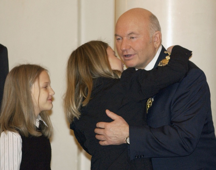 Химик и пчеловод в кепке, возглавивший столицу: биография Юрия Лужкова