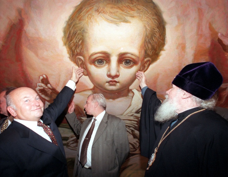 Химик и пчеловод в кепке, возглавивший столицу: биография Юрия Лужкова