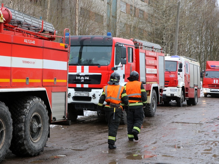 На севере Москвы сгорел грузовик