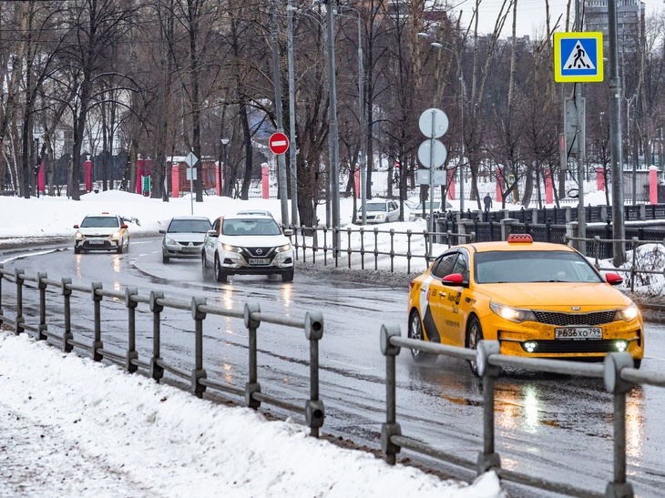 Милонов предложил ограничить максимальную цену на такси 