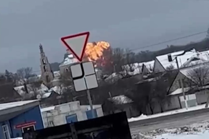 Момент падения Ил-76 попал на видео