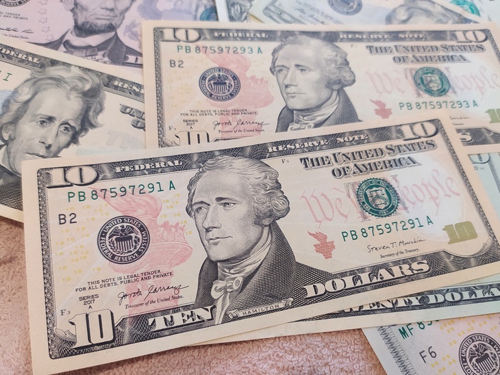 Аналитик объяснил падение курса доллара после новогодних каникул 