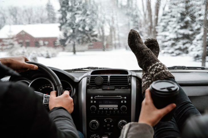 Автоэксперт рассказал, что важно помнить во время управления машиной в снегопад
