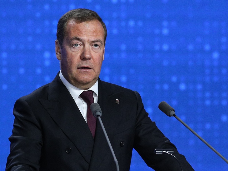 Медведев прокомментировал ситуацию с потерянным министром США и ядерным чемоданчиком