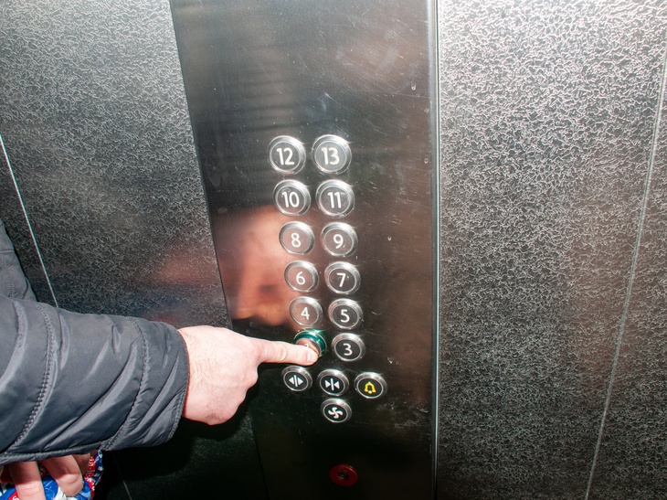 Эксперт рассказала, можно ли отказаться от платы за лифт