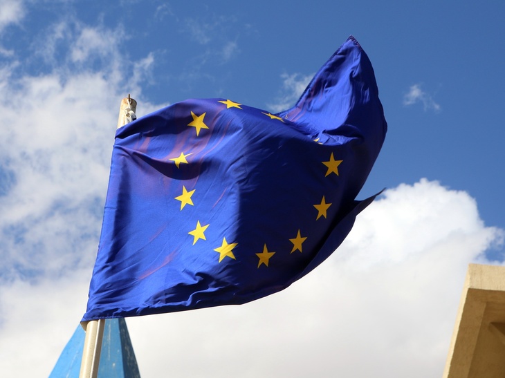 США уничтожают экономику ЕС через санкции — Захарова