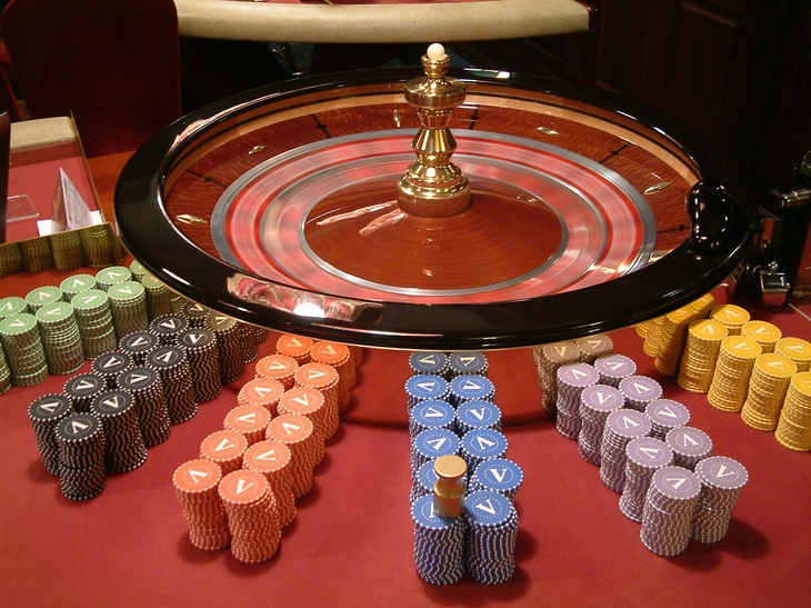 Юрист оценила предложение запретить должникам по алиментам играть в казино