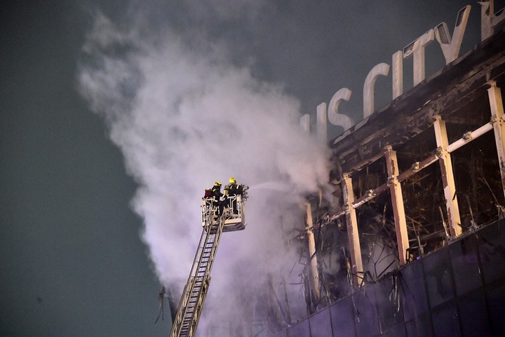 Пожарные тушат пожар в «Крокус Сити Холл»