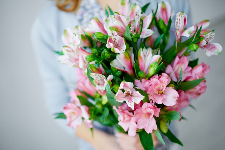 Не только красивые, но и долговечные: флорист назвала лучшие цветы к 8 марта 